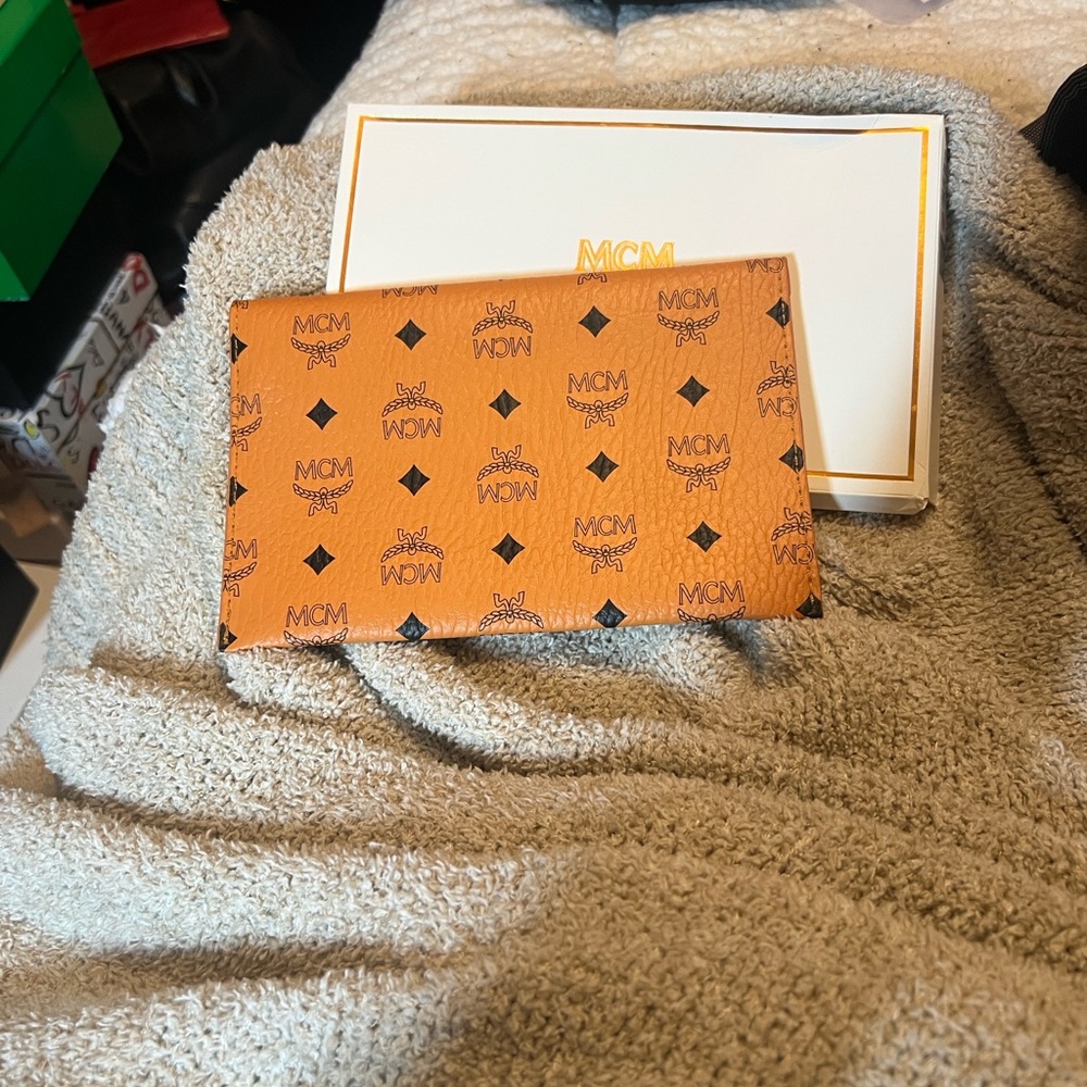 MCM Visetos Envelope Clutch In Cognac - Picture 2 of 6